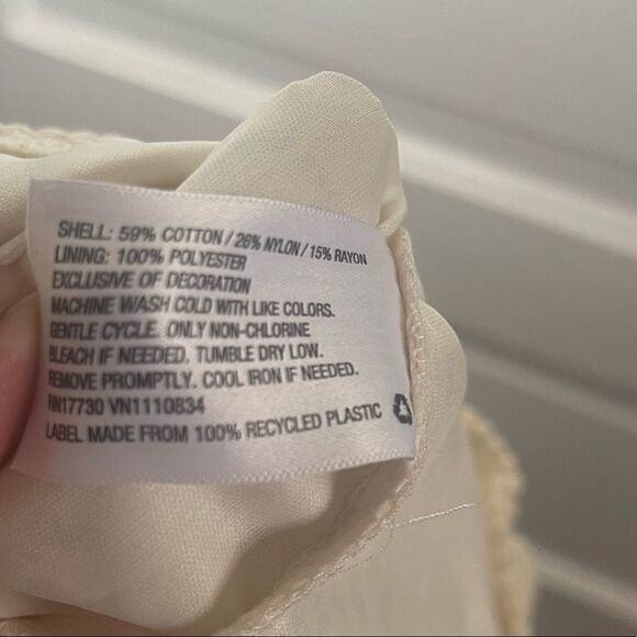 Massimo NWT’s Cream Lace Floral Romper w/ Adjustable Straps - Picture 9 of 10